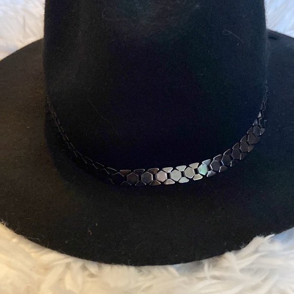 Gorge Black Hat - Picture 4 of 9